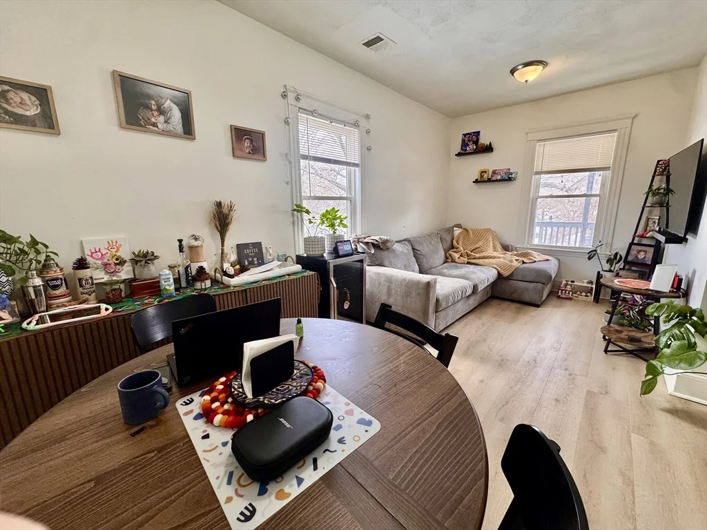 3 bed, 1 bath apartment for rent at 127 Eliot St Unit 3, Chestnut Hill — photo 6 of 20
