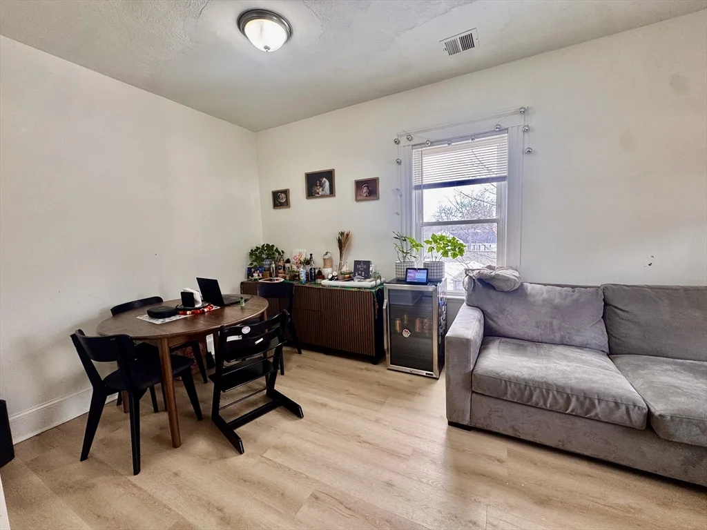 3 bed, 1 bath apartment for rent at 127 Eliot St Unit 3, Chestnut Hill — photo 8 of 20