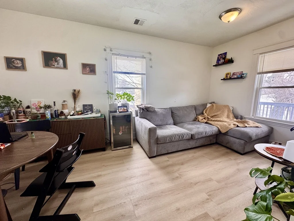 3 bed, 1 bath apartment for rent at 127 Eliot St Unit 3, Chestnut Hill — photo 5 of 20