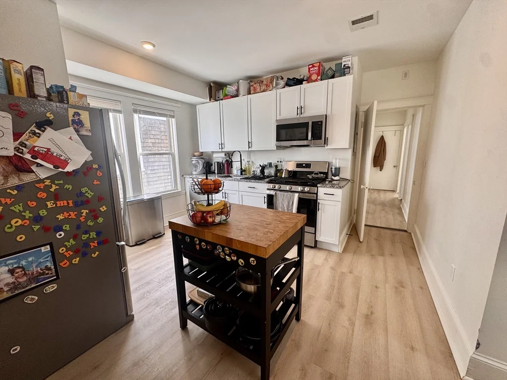 3 bed, 1 bath apartment for rent at 127 Eliot St Unit 3, Chestnut Hill