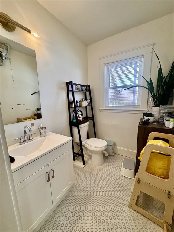 3 bed, 1 bath apartment for rent at 127 Eliot St Unit 3, Chestnut Hill — photo 17 of 20