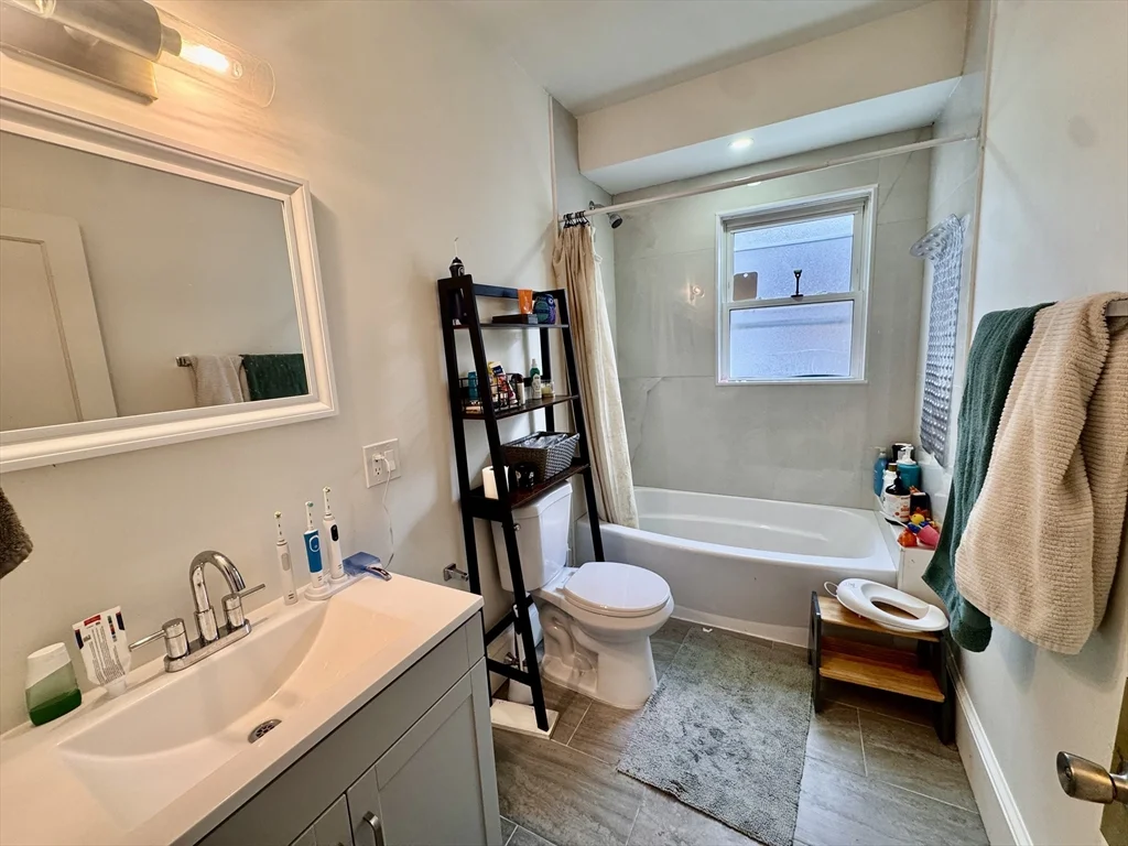 3 bed, 1 bath apartment for rent at 127 Eliot St Unit 3, Chestnut Hill — photo 14 of 20