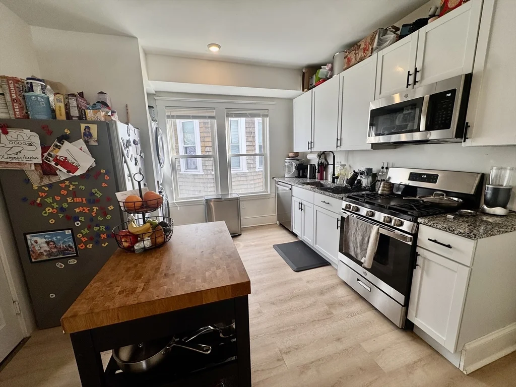 3 bed, 1 bath apartment for rent at 127 Eliot St Unit 3, Chestnut Hill — photo 2 of 20