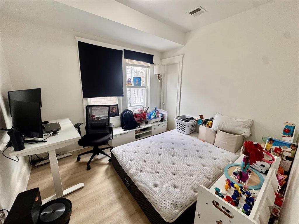3 bed, 1 bath apartment for rent at 127 Eliot St Unit 3, Chestnut Hill — photo 16 of 20