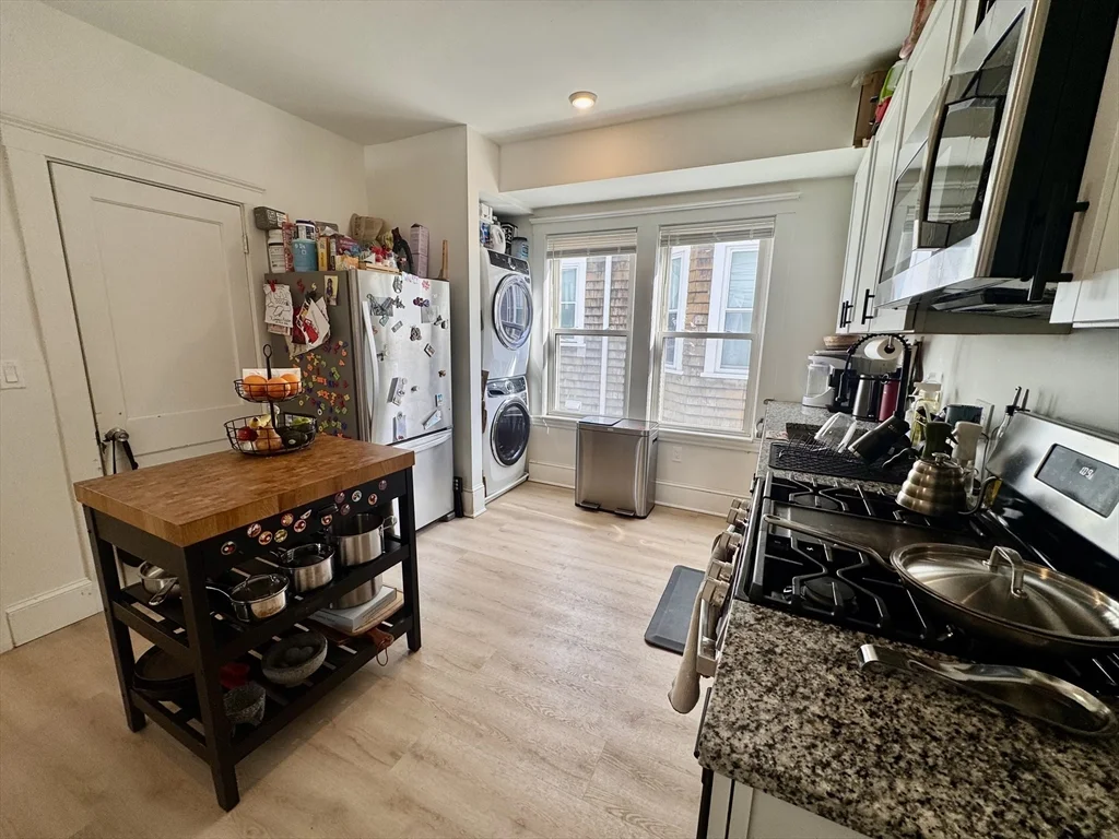 3 bed, 1 bath apartment for rent at 127 Eliot St Unit 3, Chestnut Hill — photo 4 of 20