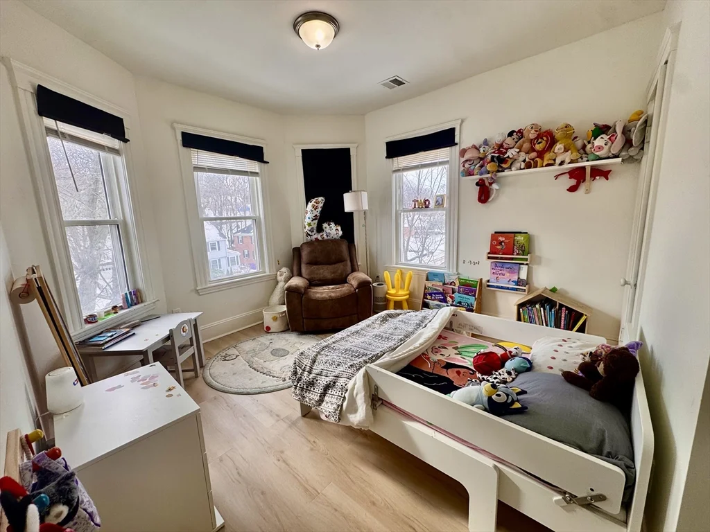 3 bed, 1 bath apartment for rent at 127 Eliot St Unit 3, Chestnut Hill — photo 12 of 20