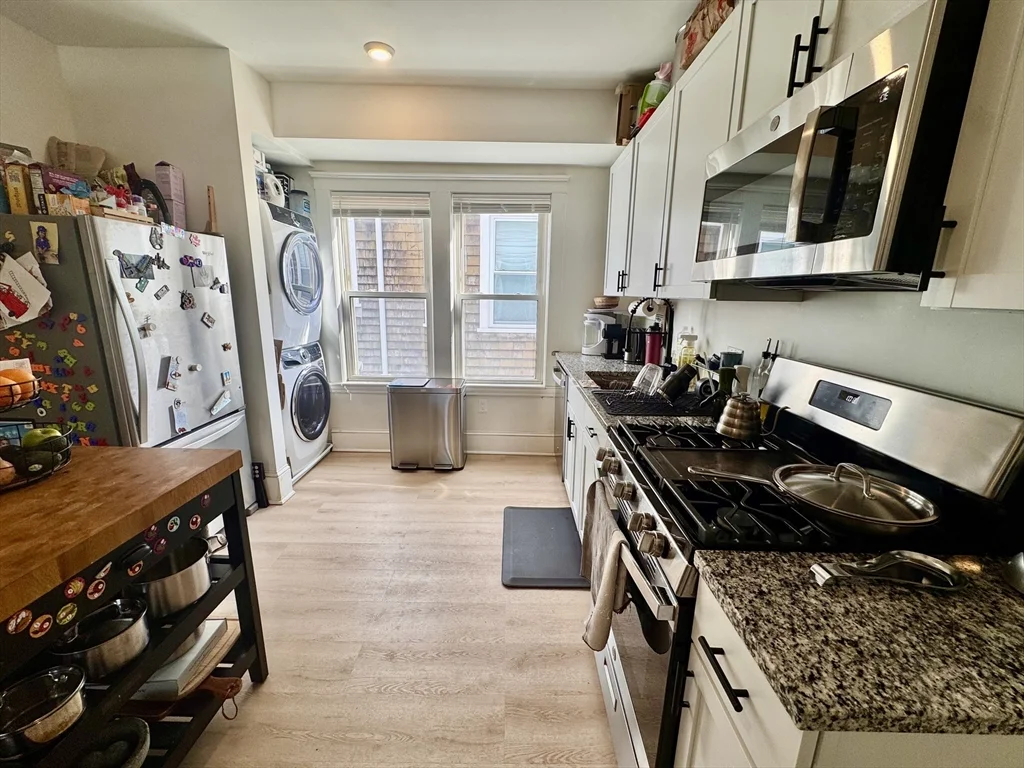 3 bed, 1 bath apartment for rent at 127 Eliot St Unit 3, Chestnut Hill — photo 3 of 20