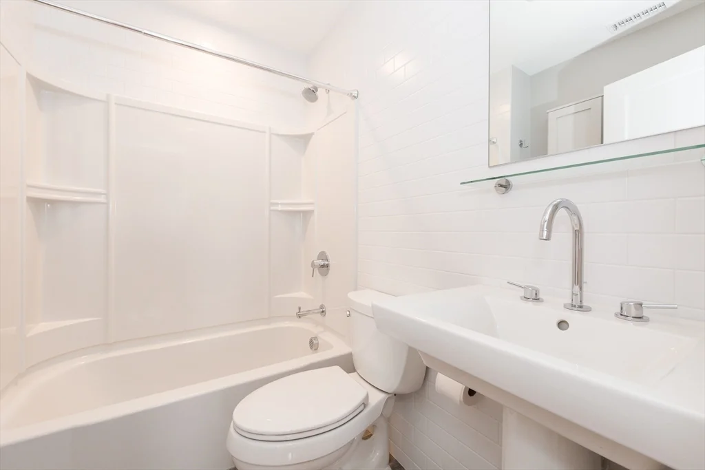 4 bed, 2 bath apartment for rent at 127 Hudson Unit 1, Spring Hill — photo 6 of 20