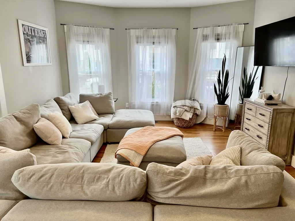 4 bed, 2 bath apartment for rent at 127 Hudson Unit 1, Spring Hill — photo 5 of 20