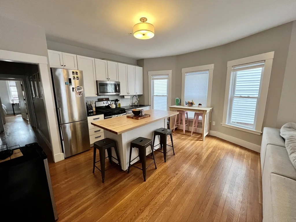 4 bed, 2 bath apartment for rent at 127 Hudson Unit 1, Spring Hill — photo 3 of 20