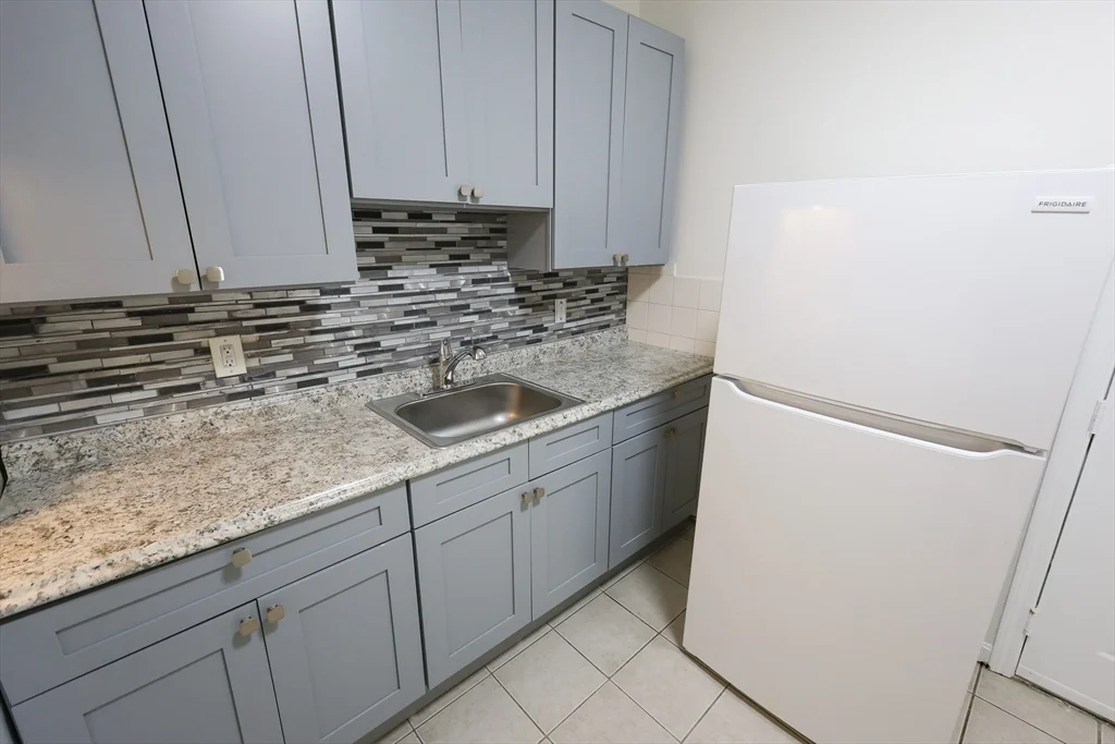 4 bed, 1 bath apartment for rent at 127 Intervale St Unit 2, Dorchester — photo 3 of 23