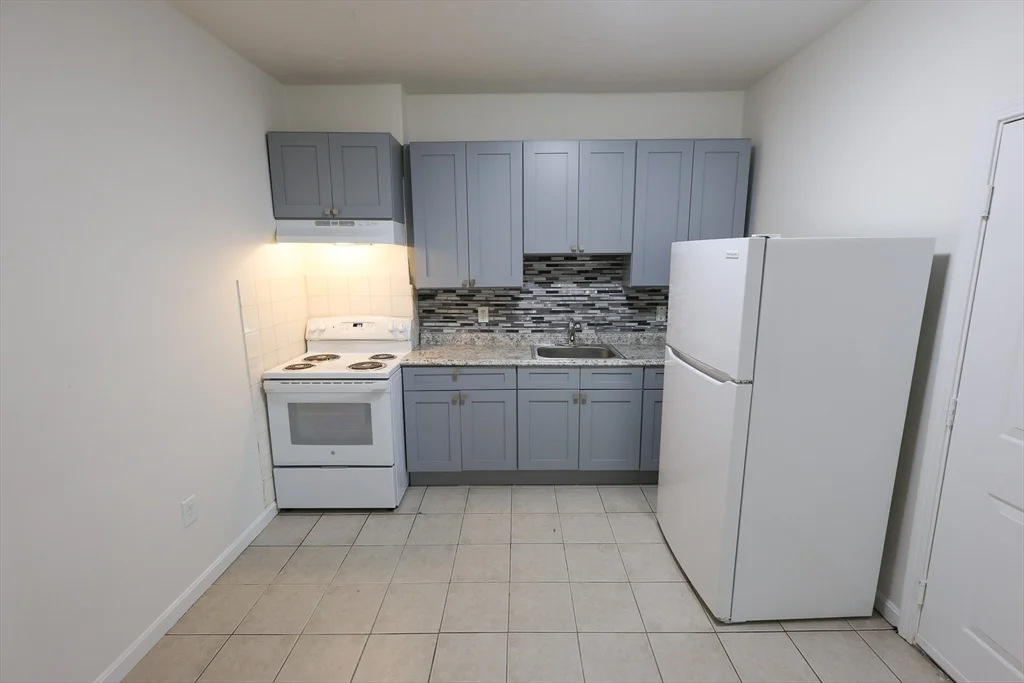 4 bed, 1 bath apartment for rent at 127 Intervale St Unit 2, Dorchester — photo 2 of 23