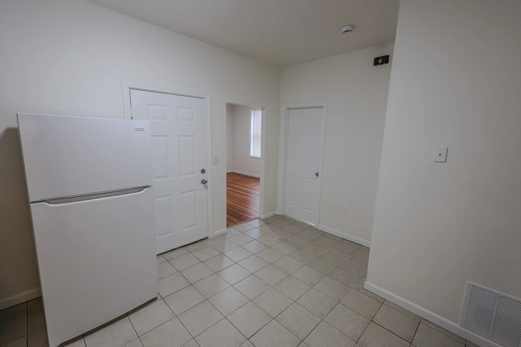 4 bed, 1 bath apartment for rent at 127 Intervale St Unit 2, Dorchester — photo 5 of 23