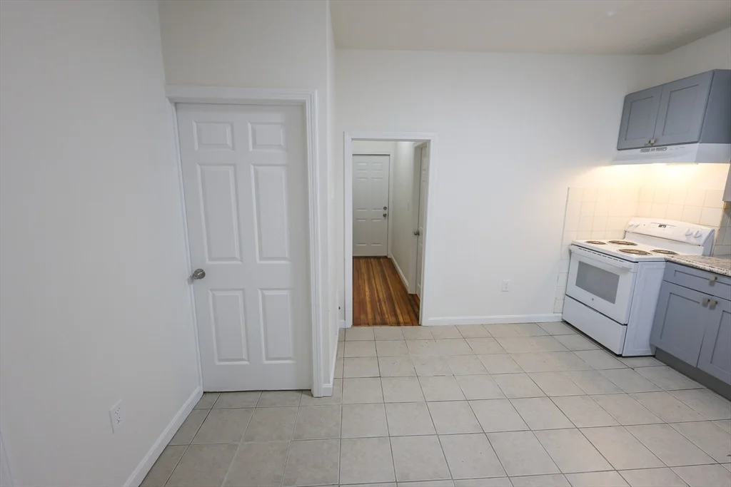 4 bed, 1 bath apartment for rent at 127 Intervale St Unit 2, Dorchester — photo 4 of 23