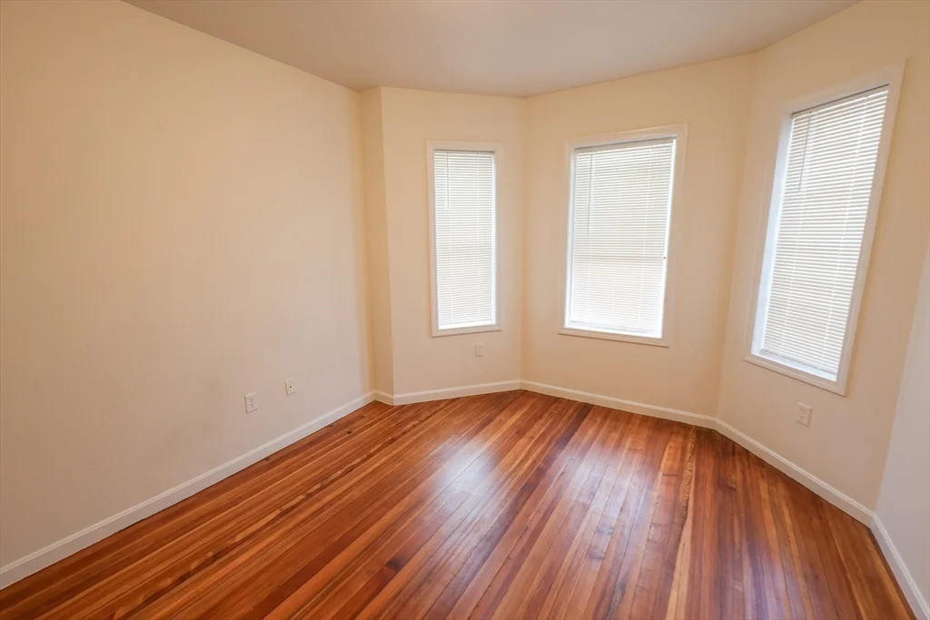 4 bed, 1 bath apartment for rent at 127 Intervale St Unit 3, Dorchester — photo 7 of 21