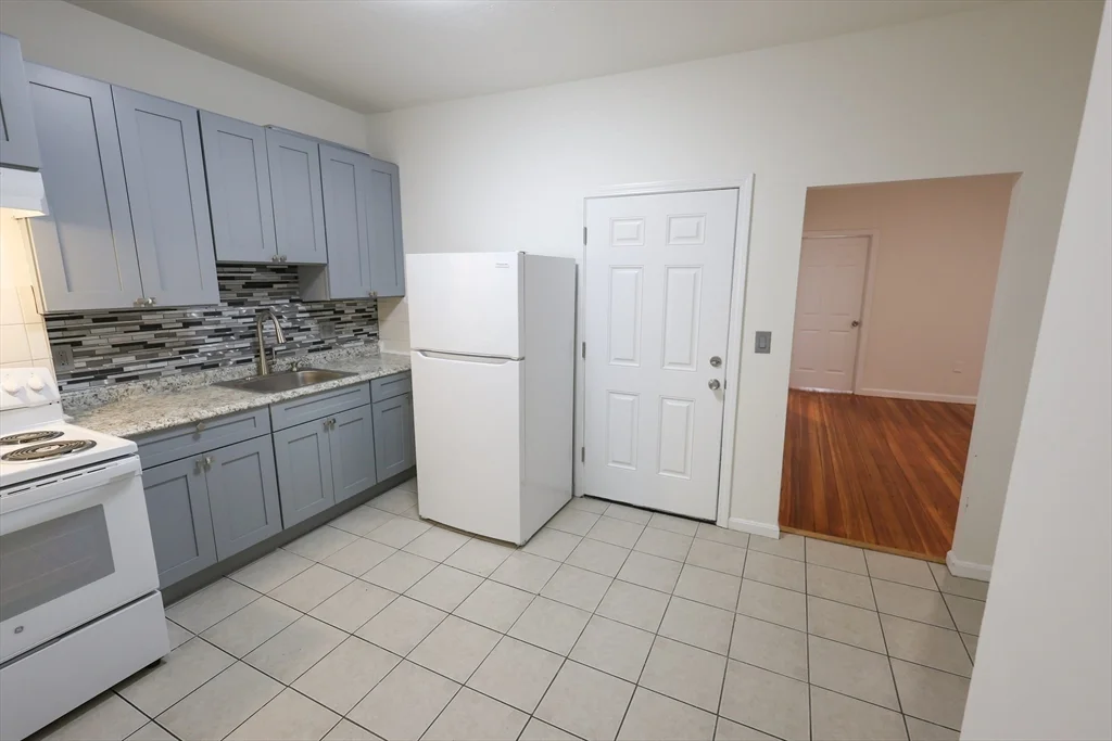 4 bed, 1 bath apartment for rent at 127 Intervale St Unit 3, Dorchester — photo 2 of 21