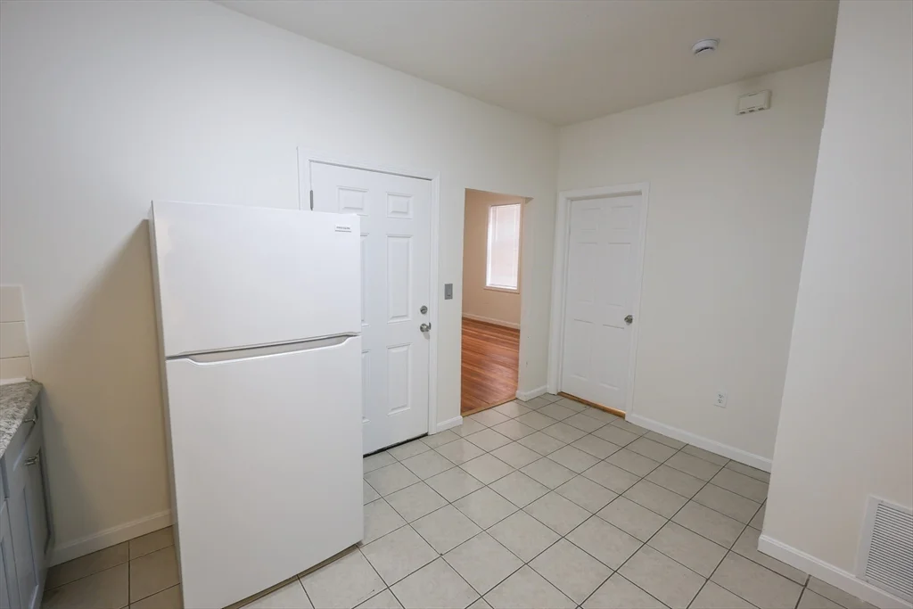 4 bed, 1 bath apartment for rent at 127 Intervale St Unit 3, Dorchester — photo 6 of 21