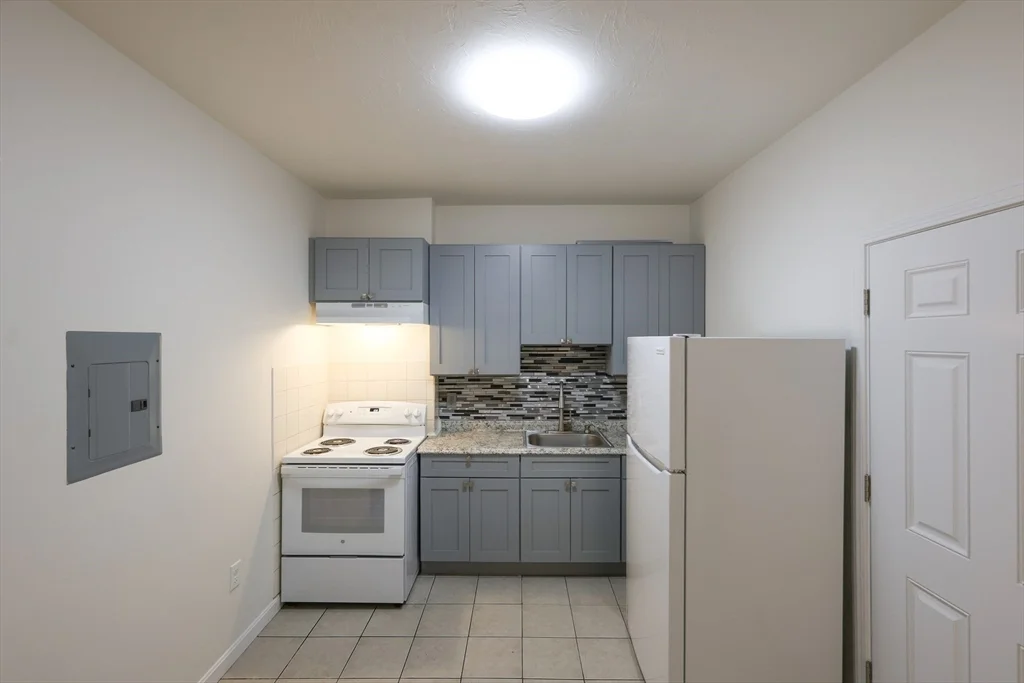 4 bed, 1 bath apartment for rent at 127 Intervale St Unit 3, Dorchester — photo 4 of 21