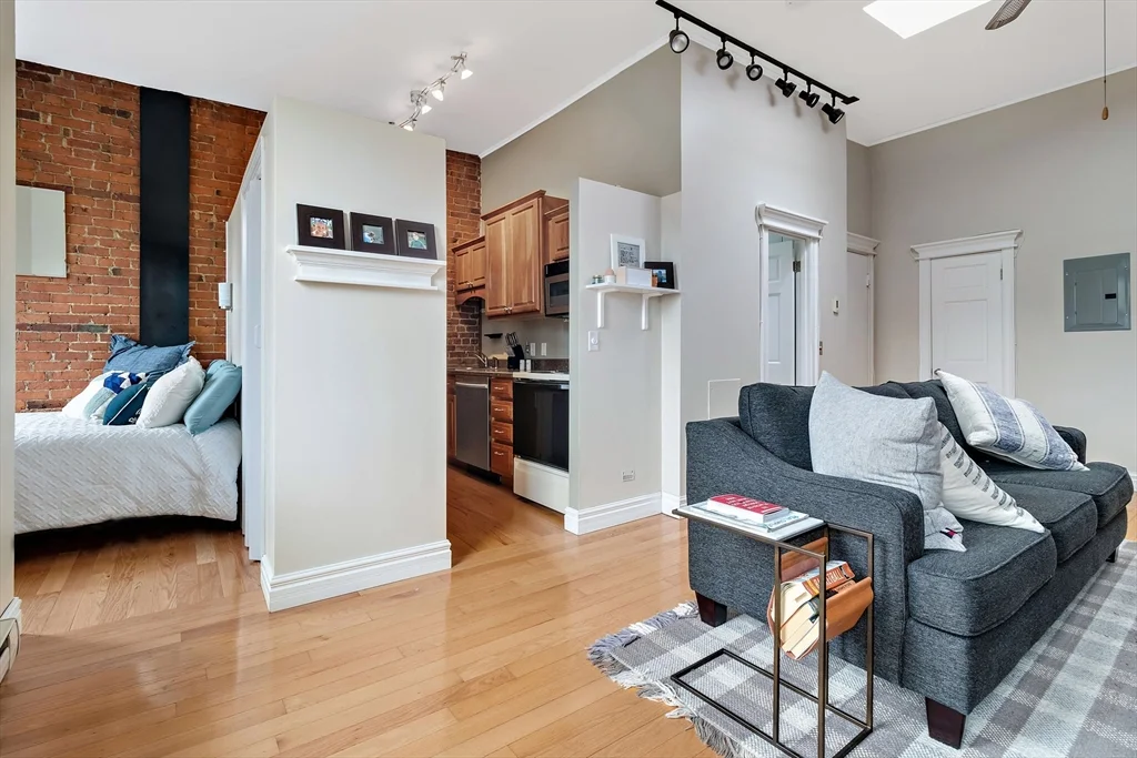 1 bed, 1 bath apartment for rent at 127 Marlborough St Unit 5, Back Bay — photo 4 of 10