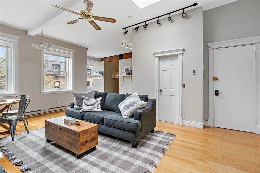 1 bed, 1 bath apartment for rent at 127 Marlborough St Unit 5, Back Bay