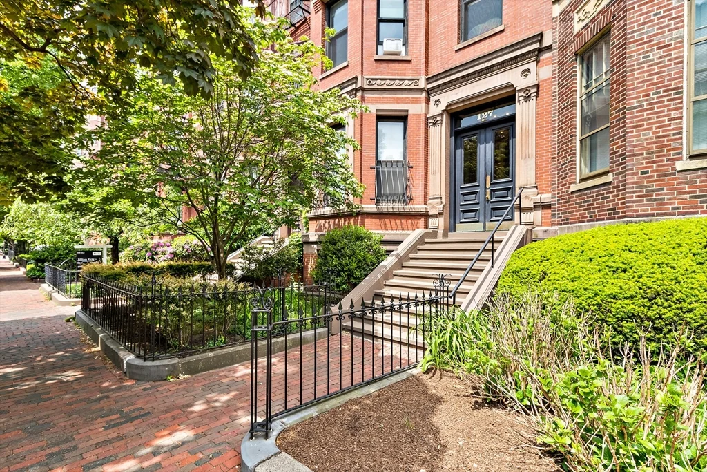 1 bed, 1 bath apartment for rent at 127 Marlborough St Unit 5, Back Bay — photo 9 of 10