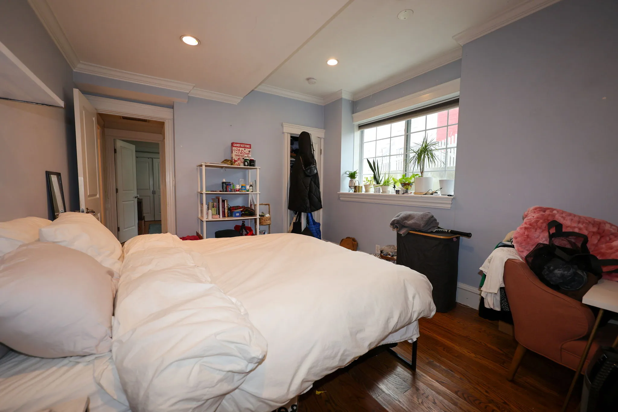 5 bed, 4 bath apartment for rent at 127 Nonantum St Unit 1, Oak Square — photo 8 of 34