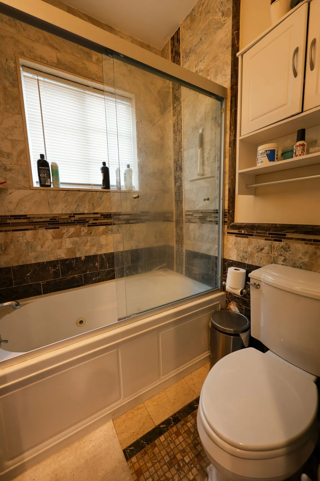 5 bed, 4 bath apartment for rent at 127 Nonantum St Unit 1, Oak Square — photo 16 of 34