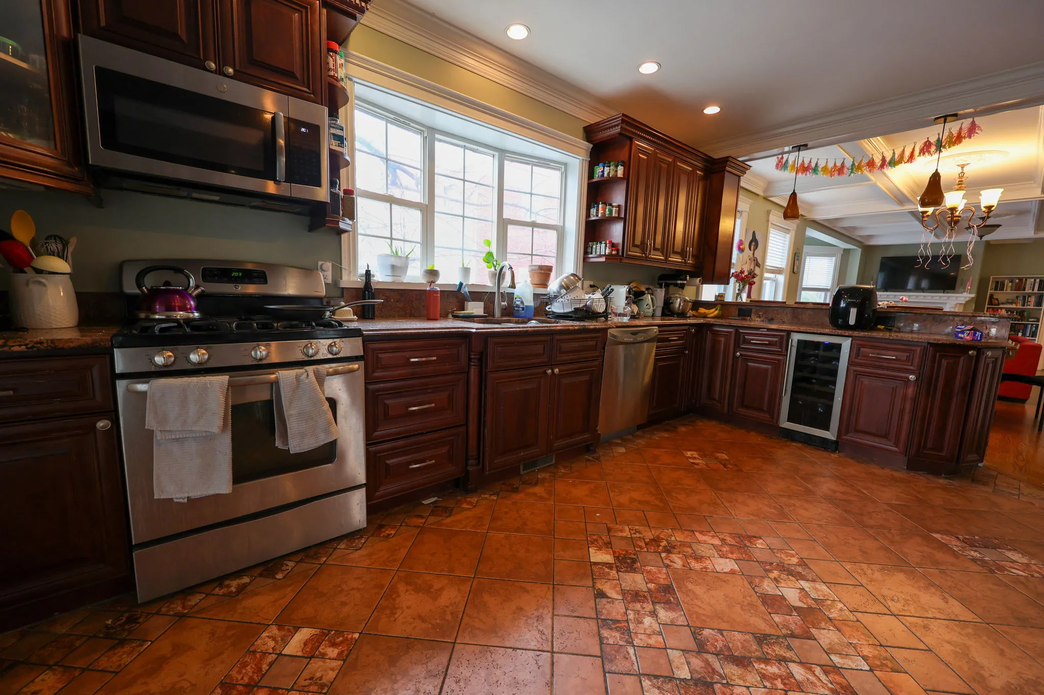5 bed, 4 bath apartment for rent at 127 Nonantum St Unit 1, Oak Square — photo 5 of 34