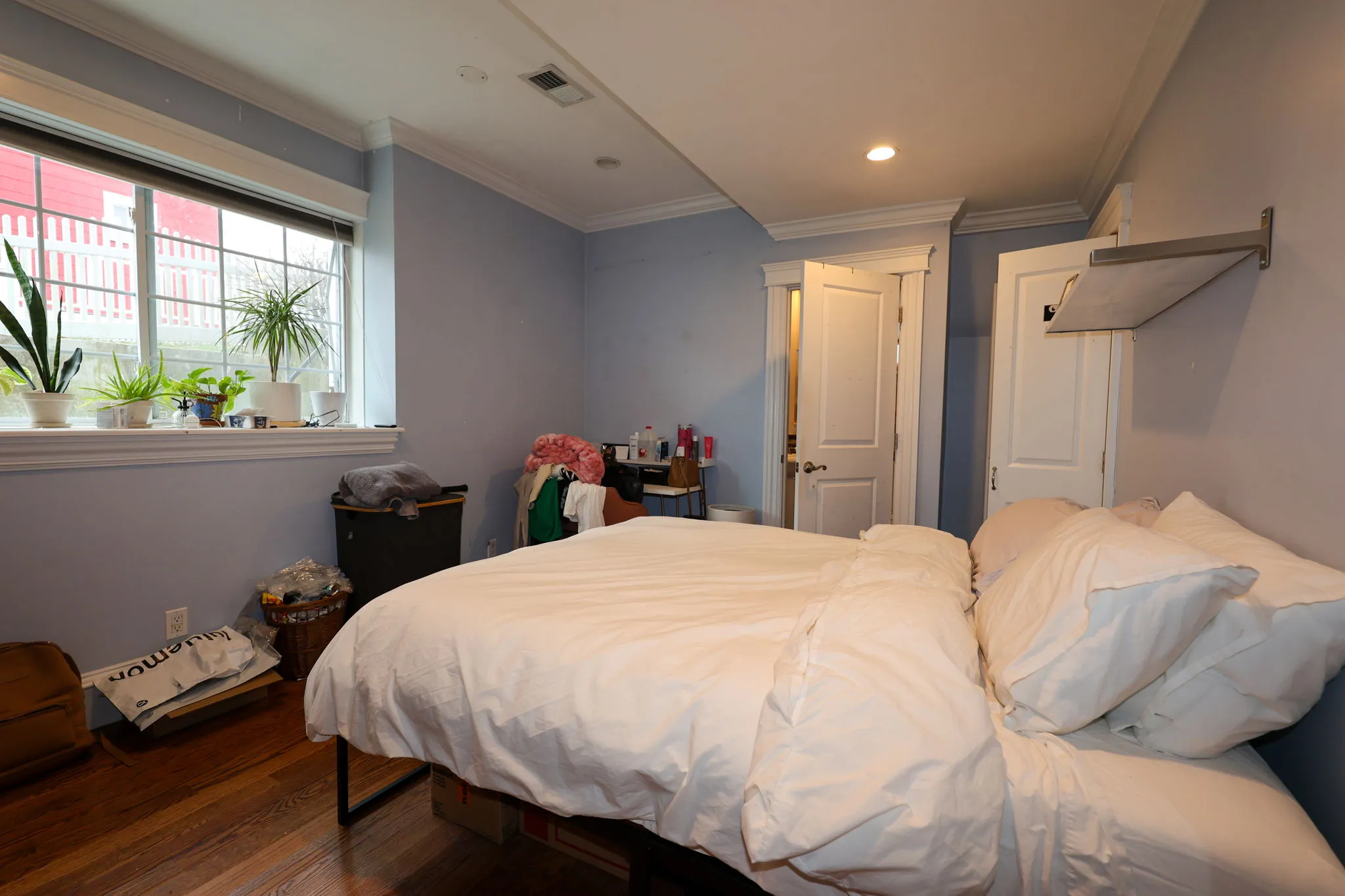 5 bed, 4 bath apartment for rent at 127 Nonantum St Unit 1, Oak Square — photo 15 of 34