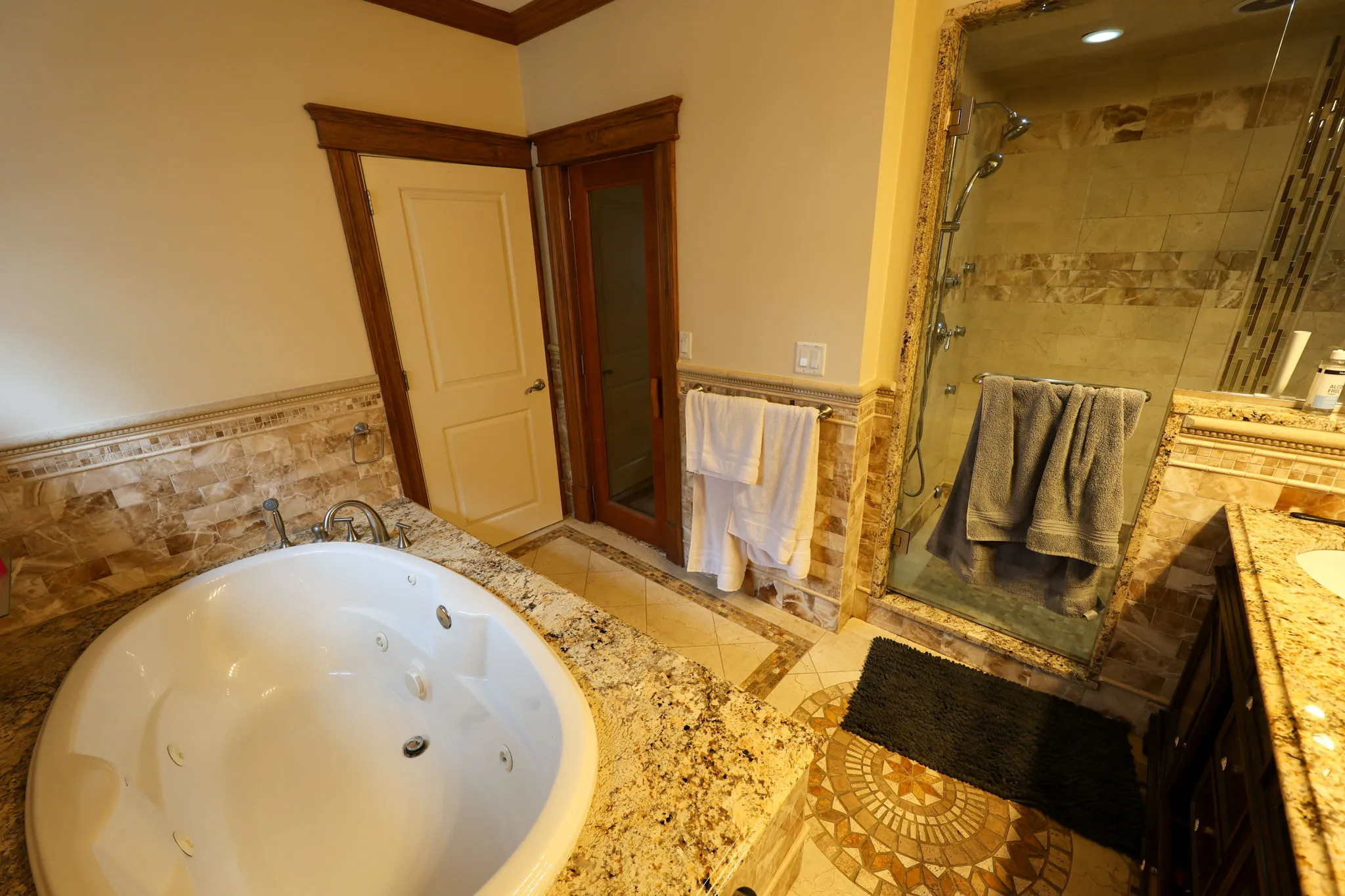 5 bed, 4 bath apartment for rent at 127 Nonantum St Unit 1, Oak Square — photo 7 of 34