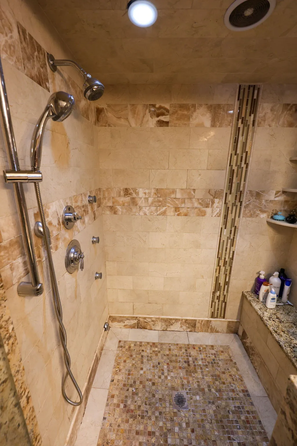 5 bed, 4 bath apartment for rent at 127 Nonantum St Unit 1, Oak Square — photo 14 of 34