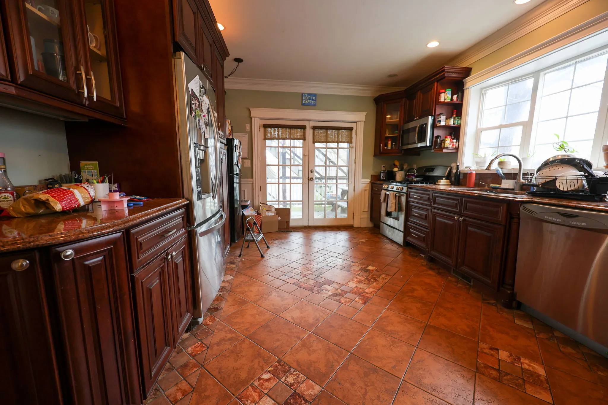 5 bed, 4 bath apartment for rent at 127 Nonantum St Unit 1, Oak Square — photo 9 of 34