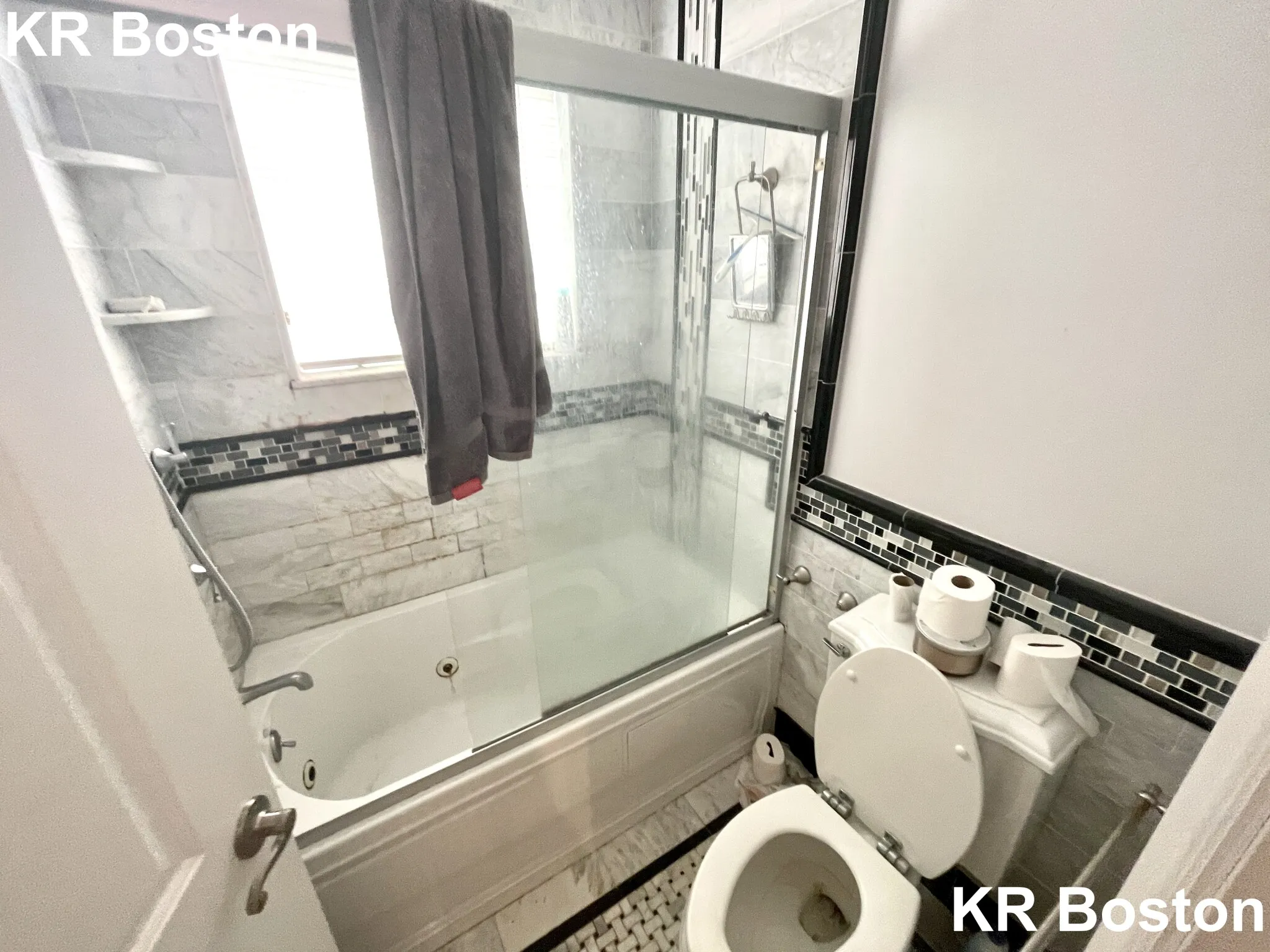 4 bed, 3 bath apartment for rent at 127 Nonantum St Unit 2, Oak Square — photo 17 of 60