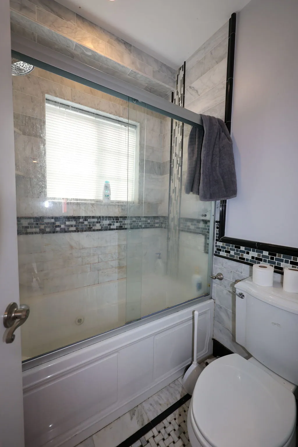 4 bed, 3 bath apartment for rent at 127 Nonantum St Unit 2, Oak Square — photo 43 of 60