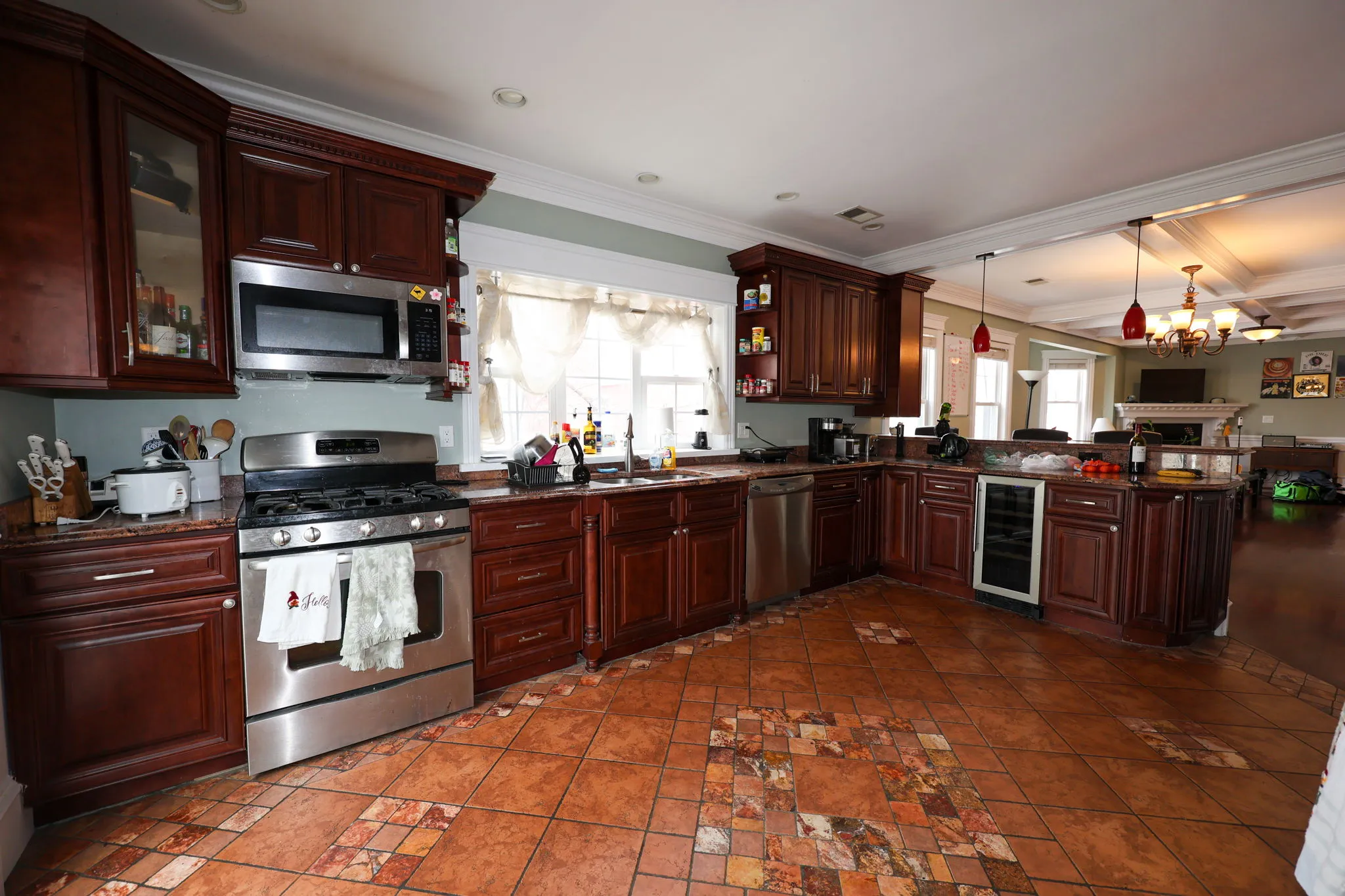 4 bed, 3 bath apartment for rent at 127 Nonantum St Unit 2, Oak Square — photo 45 of 60