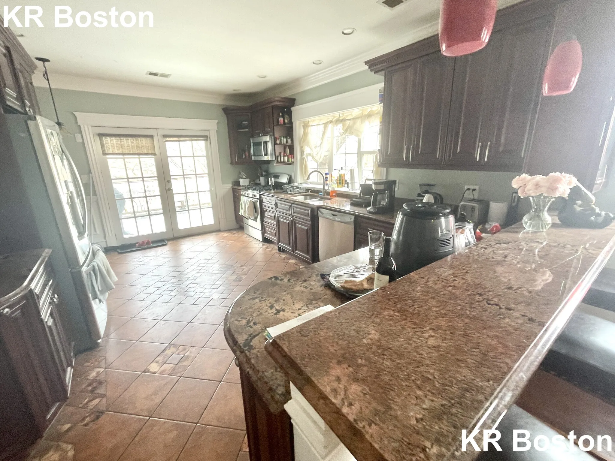 4 bed, 3 bath apartment for rent at 127 Nonantum St Unit 2, Oak Square — photo 4 of 60