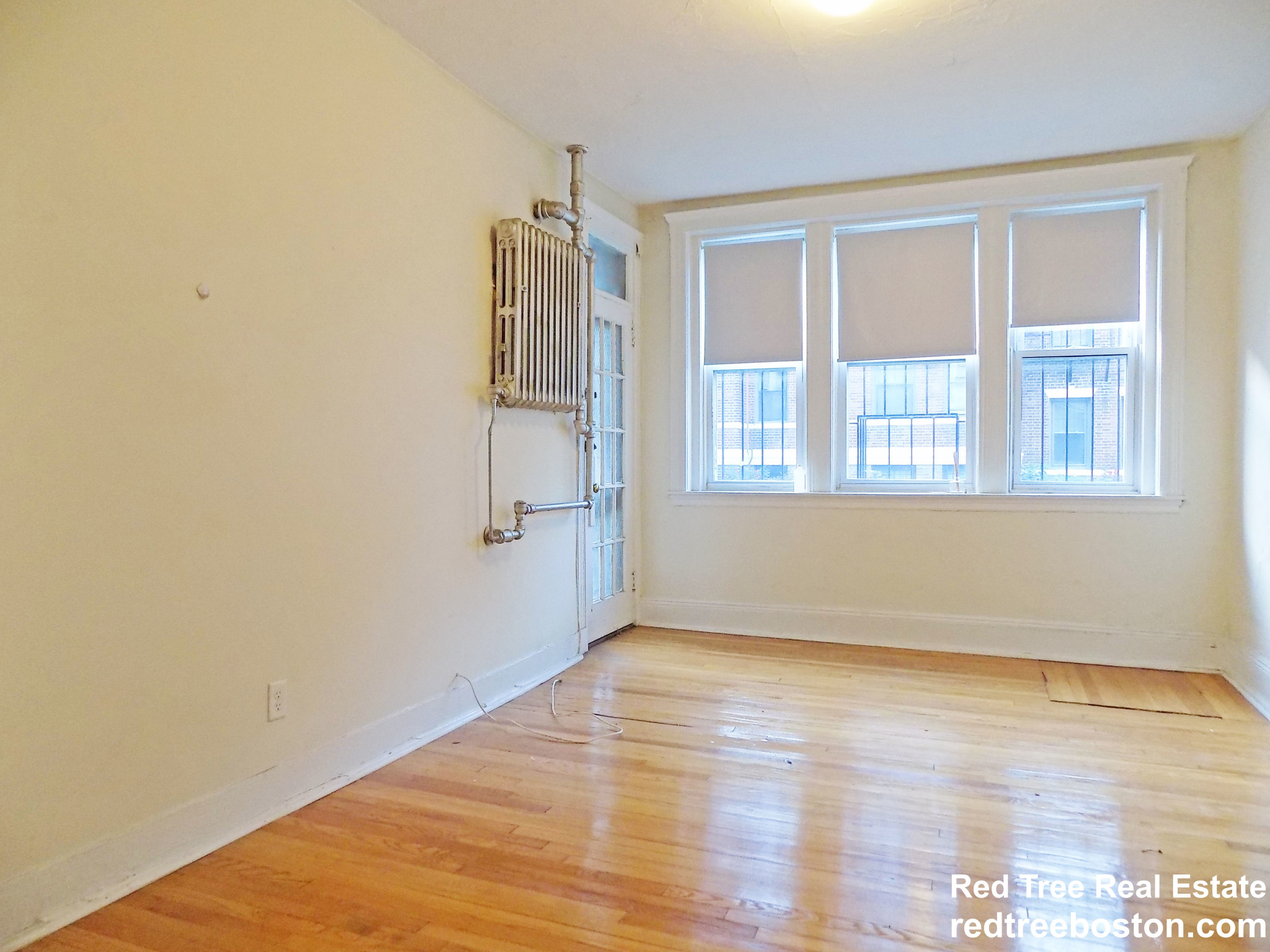 2 bed, 1 bath apartment for rent at 127 Sutherland Rd Unit A, Brighton — photo 2 of 8
