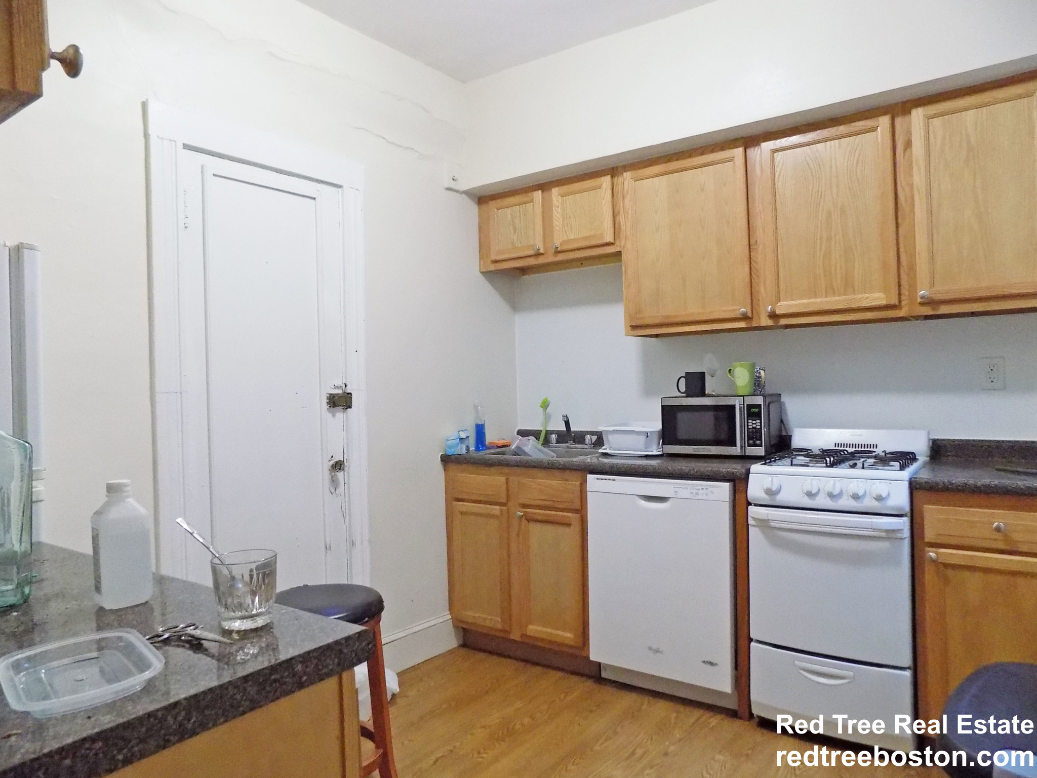 2 bed, 1 bath apartment for rent at 127 Sutherland Rd Unit A, Brighton — photo 3 of 8