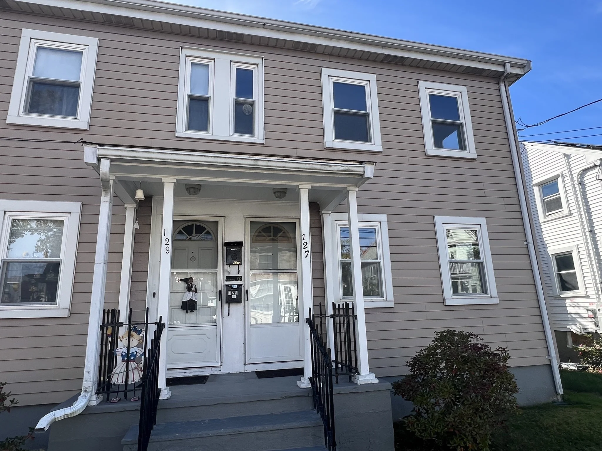 2 bed, 1 bath apartment for rent at 127 Thacher St Unit 0, Milton — photo 2 of 40