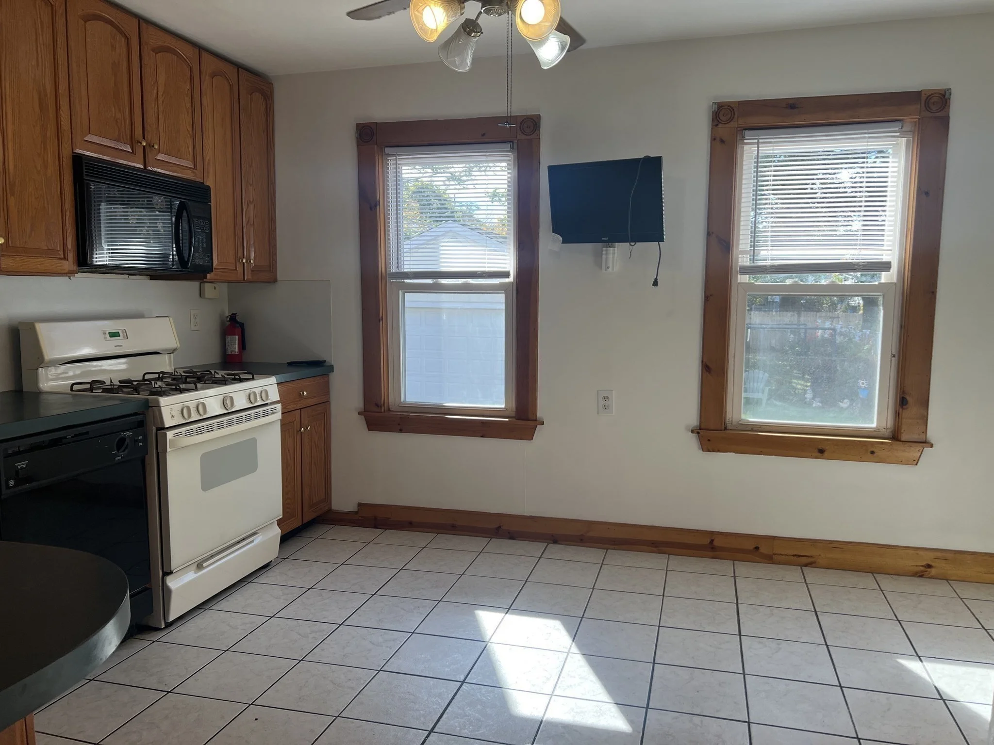 2 bed, 1 bath apartment for rent at 127 Thacher St Unit 0, Milton — photo 18 of 40