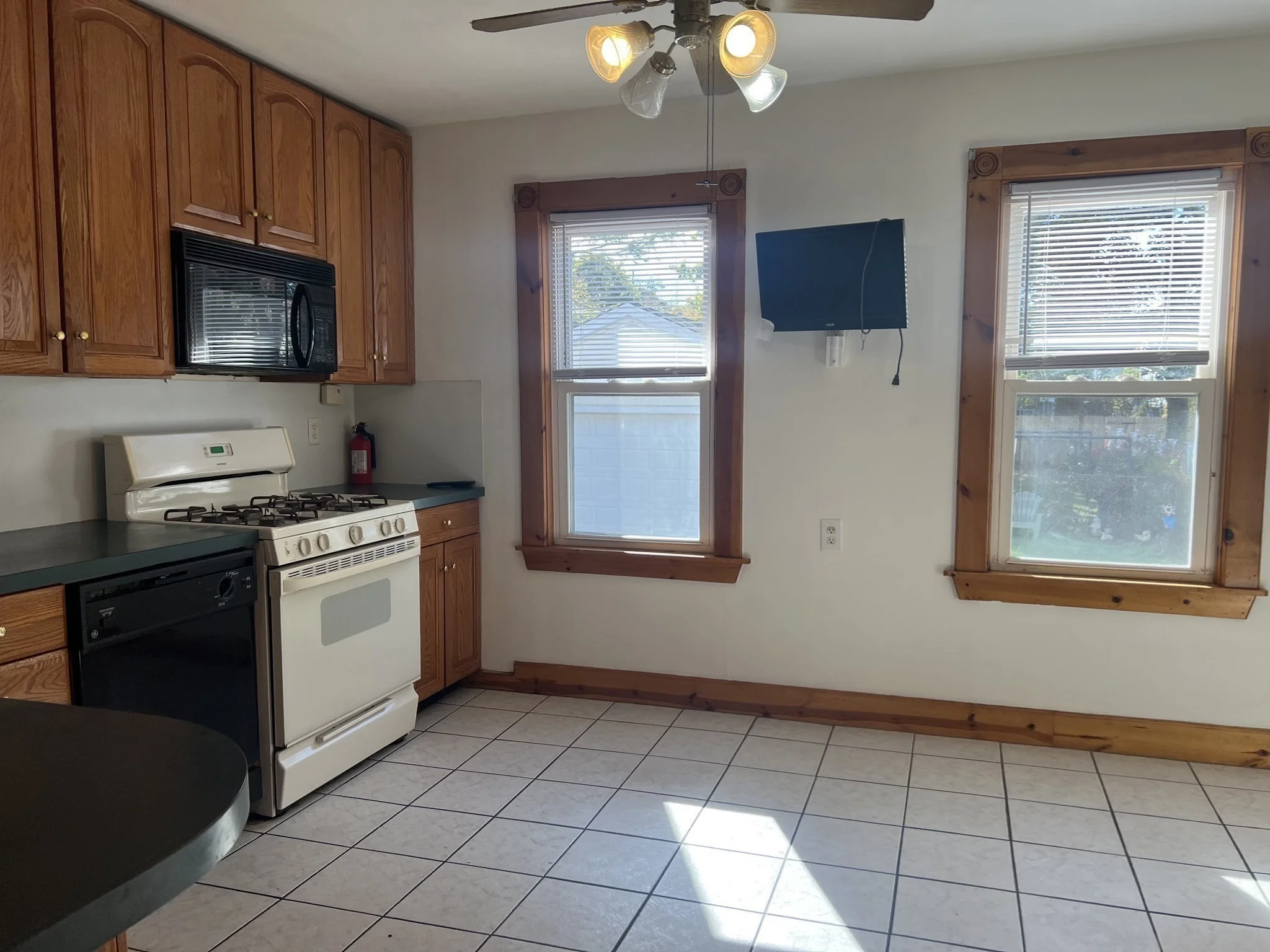 2 bed, 1 bath apartment for rent at 127 Thacher St Unit 0, Milton — photo 15 of 40