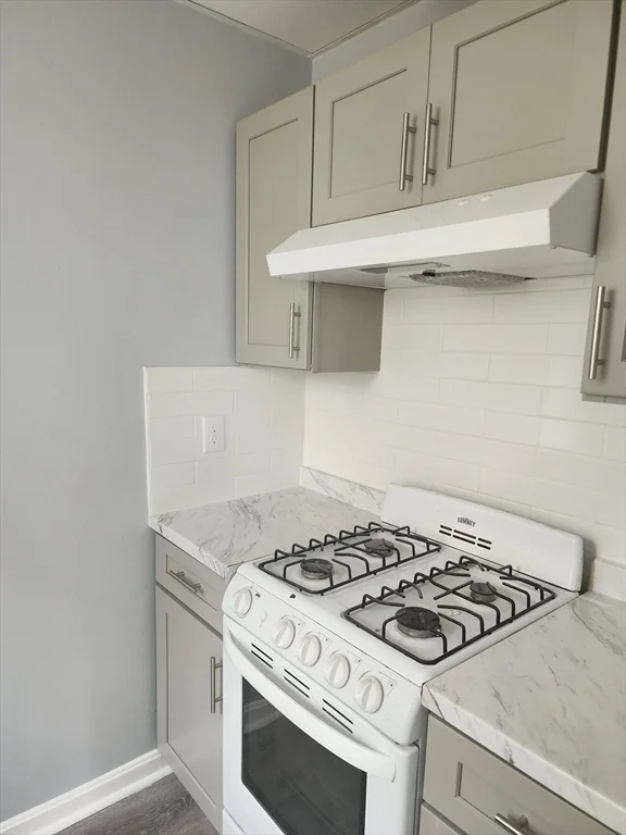 2 bed, 1 bath apartment for rent at 127 Washington Unit 1, Lynn — photo 4 of 8