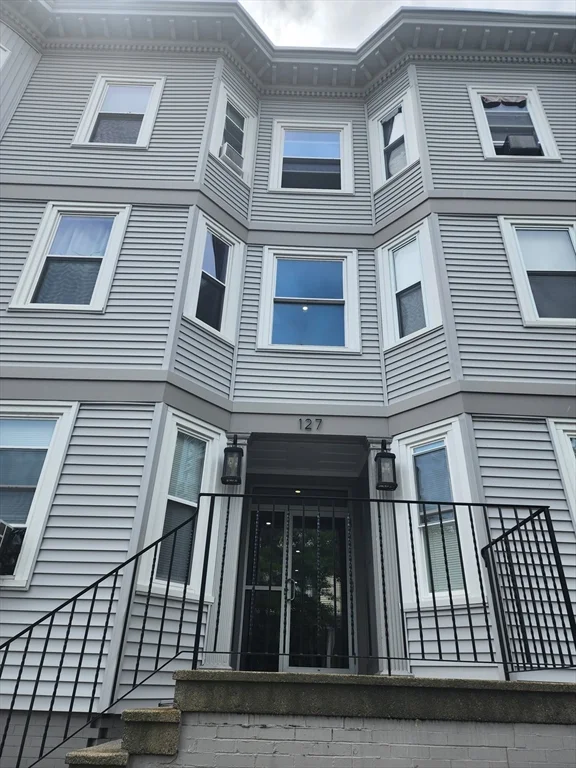 2 bed, 1 bath apartment for rent at 127 Washington Unit 1, Lynn — photo 1 of 8