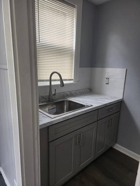 2 bed, 1 bath apartment for rent at 127 Washington Unit 1, Lynn — photo 5 of 8