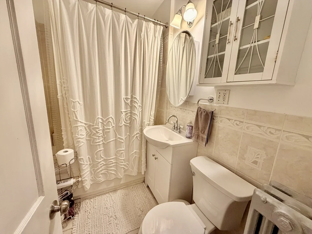 3 bed, 2 bath apartment for rent at 127 White St Unit 127, Belmont — photo 16 of 20