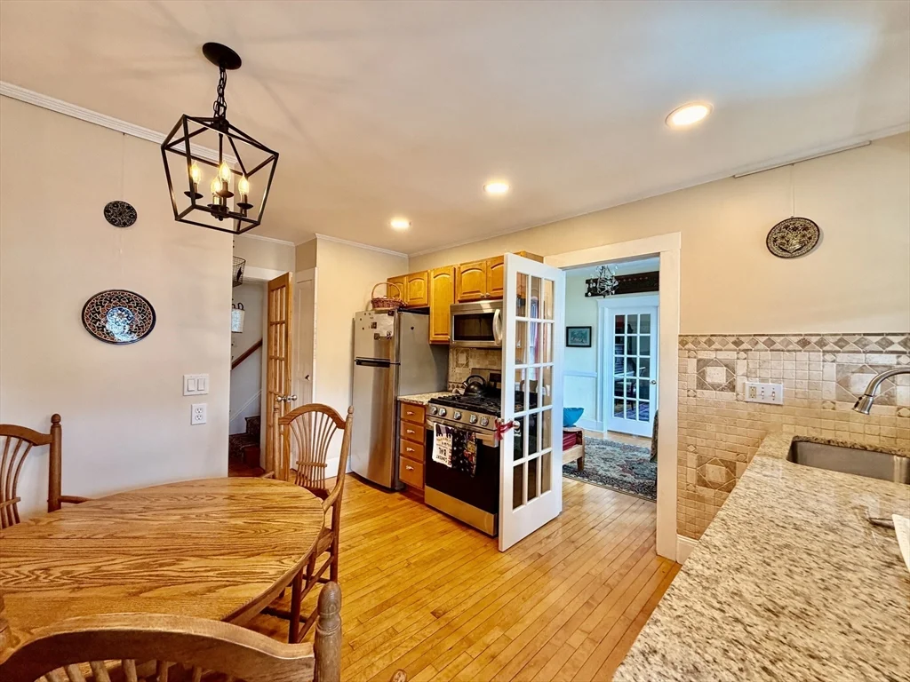 3 bed, 2 bath apartment for rent at 127 White St Unit 127, Belmont — photo 8 of 20
