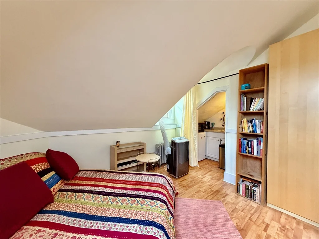 3 bed, 2 bath apartment for rent at 127 White St Unit 127, Belmont — photo 12 of 20