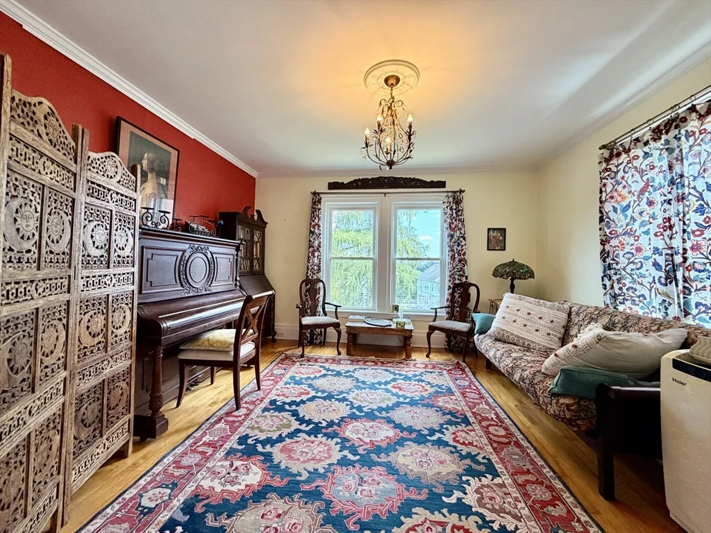 3 bed, 2 bath apartment for rent at 127 White St Unit 127, Belmont — photo 2 of 20