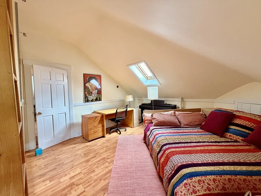 3 bed, 2 bath apartment for rent at 127 White St Unit 127, Belmont — photo 13 of 20