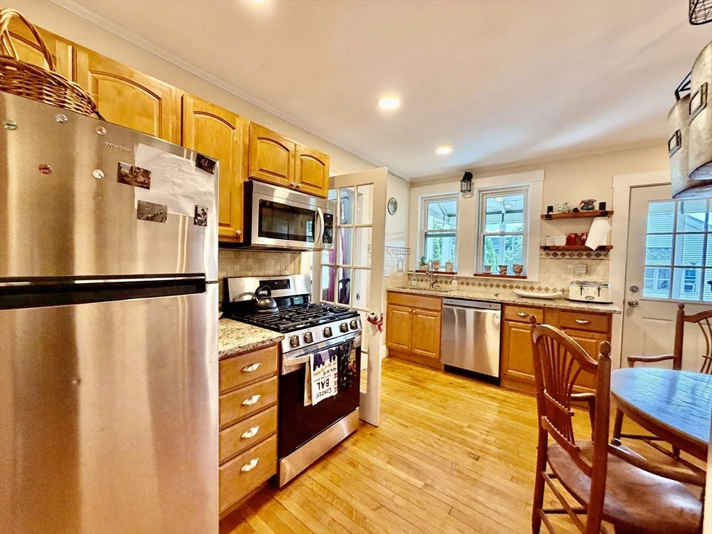 3 bed, 2 bath apartment for rent at 127 White St Unit 127, Belmont — photo 7 of 20